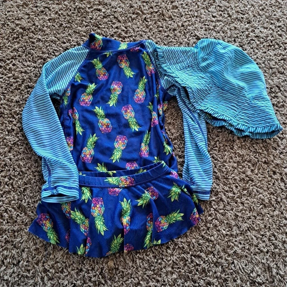 UV Skins Little Girls Swimsuit Set with Hat Blue Pineapple sz 5